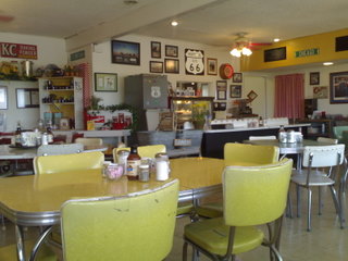 Interieur des MidPoint Cafe an der Route 66.