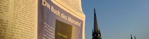 FAS, Buch des Monats, im Hintergrund die Peterskirche